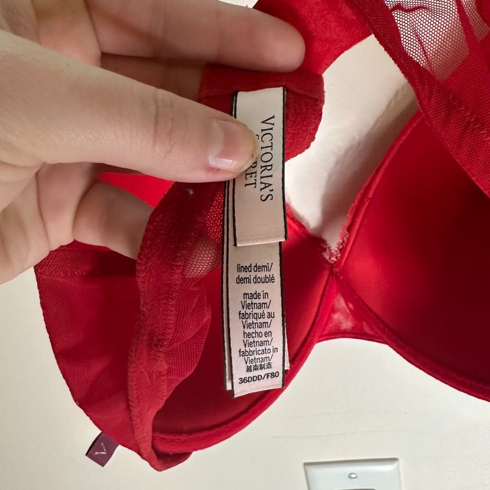 Victoria's Secret Bra - Picture 2 of 3